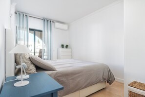 1 camera, una cassaforte in camera, ferro/asse da stiro