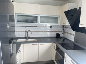 Microwave, oven, stovetop, coffee/tea maker - The cytadin! Pied streetcar paris porte de choisi 11 minutes, Palais Royal musé 45 min (Vitry-sur-Seine)
