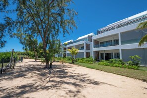 Exterior - OCEAN apartment, waterfront, Grand Gaube (Grand Gaube)