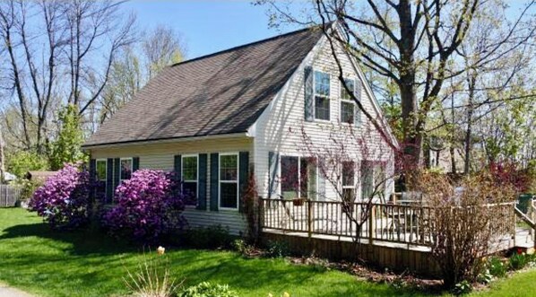 Exterior - Charming 3B/R Cottage on Malletts Bay (Colchester)