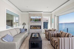 Smart TV, fireplace - Coastal View Sunset at SookePoint Cottages (Sooke)
