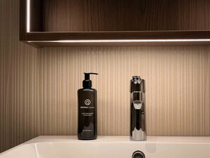 Nicht klassifiziertes Bild, 3 von 32, Schaltfläche