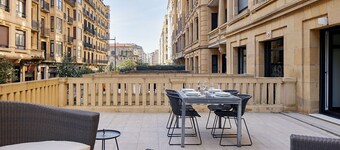 Aura - The Rentals Collection