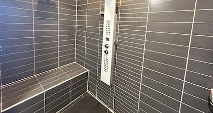 GRANGE ATYPIQUE AU COEUR DE LA CAMPAGNE