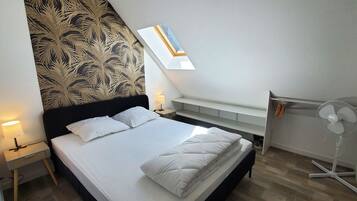 3 chambres, fer et planche à repasser