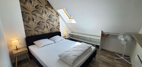 3 chambres, fer et planche à repasser