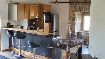 Réfrigérateur, micro-ondes, four, lave-vaisselle