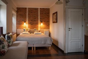 Mörkläggningsgardiner, ljudisolering och strykjärn/strykbräda