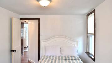 3 bedrooms, iron/ironing board, free WiFi