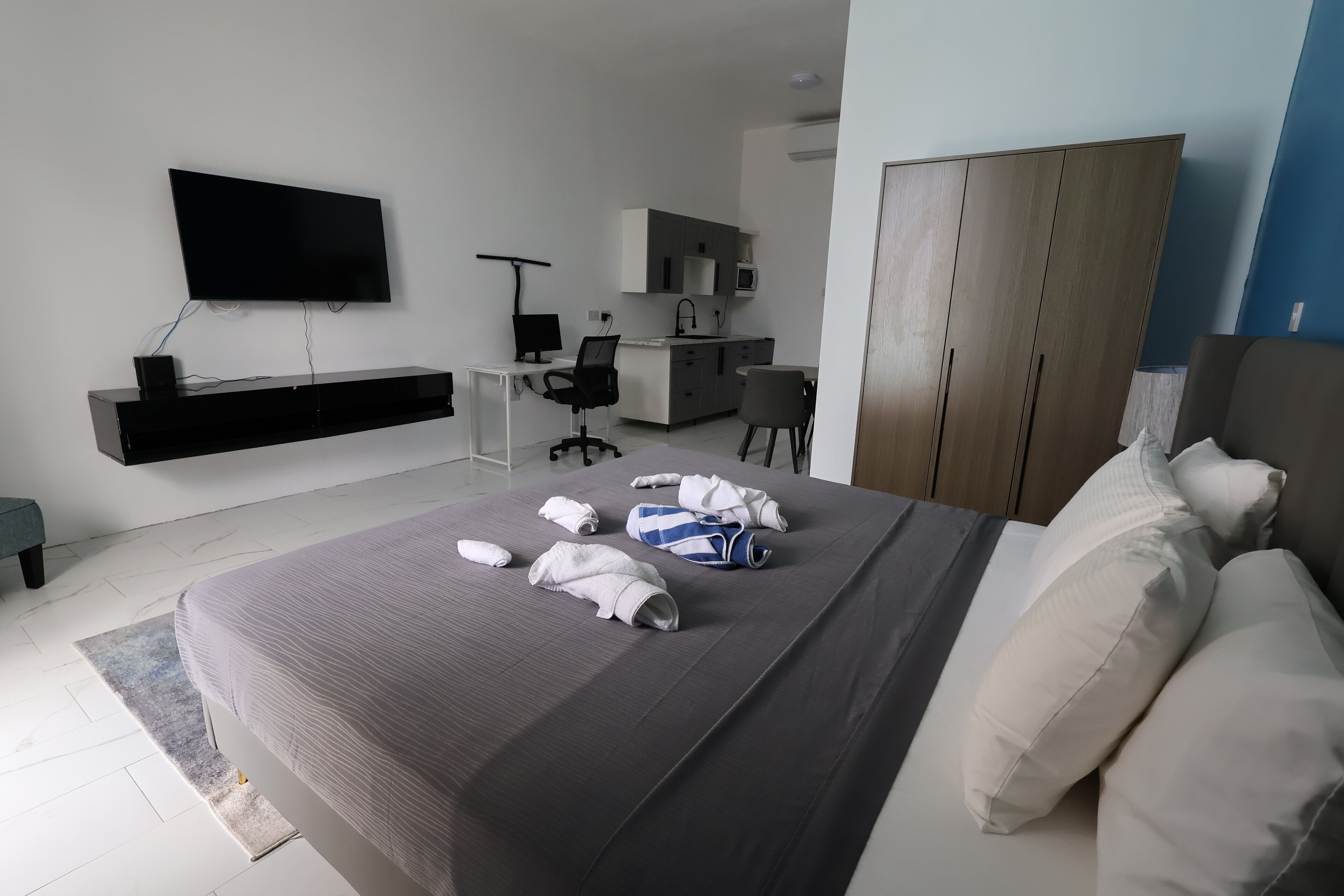 Luxury Suite, Pool View, Poolside | 1 bedroom, free WiFi