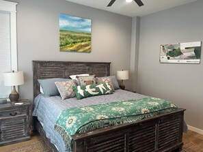 4 bedrooms, WiFi, bed sheets - Secluded Luxury 4-bedroom, 3.5 Bath, Creek House Cabin in Ellijay (Ellijay)