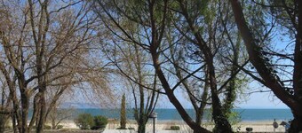 Billo house with large terrace overlooking the sea, three steps from the beach