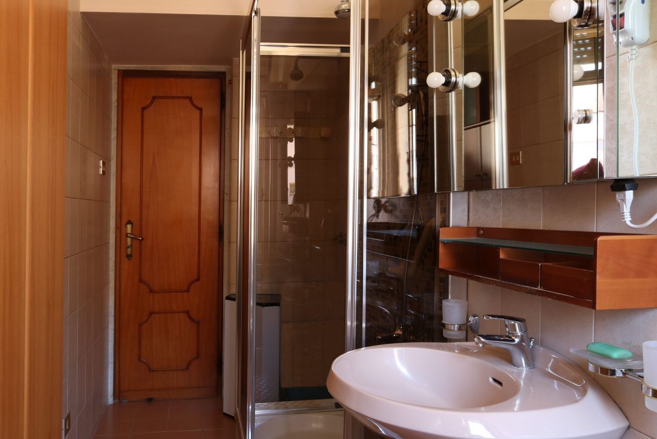 Dusche, Haartrockner, Bidet, Handtücher