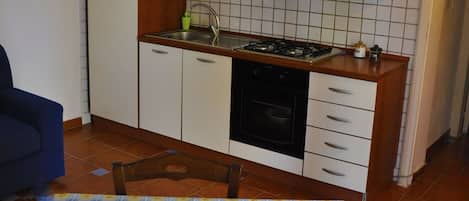 Fridge, stovetop, coffee/tea maker, cookware/dishes/utensils