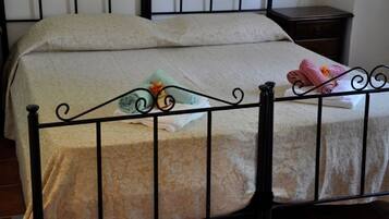1 bedroom, bed sheets