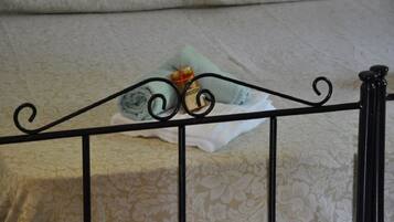 1 bedroom, bed sheets