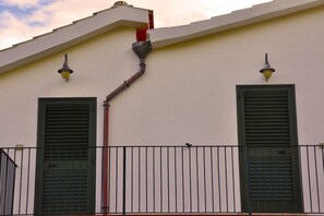 Exterior detail - Rainbow Houses – Red House  Mare, Campagna e Relax (Pisticci)