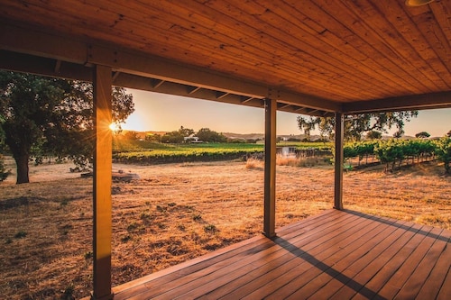 Hive House @Castoro | Luxury Winery Stay + EV