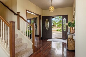 Interior - Castoro Cellars The Hive House | Winery Stay + EV (Templeton)