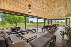 Outdoor dining - Hive House @Castoro | Luxury Winery Stay + EV (Templeton)