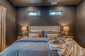 3 bedrooms, desk, iron/ironing board, travel cot