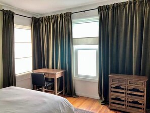 2 bedrooms, iron/ironing board, WiFi