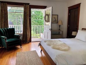 2 bedrooms, iron/ironing board, WiFi