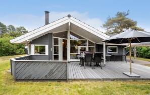A modern house with a deck, large windows, and a chimney. - Gorgeous home in Slagelse with WiFi (Slagelse)