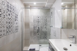 Shower, hair dryer, towels, toilet paper
