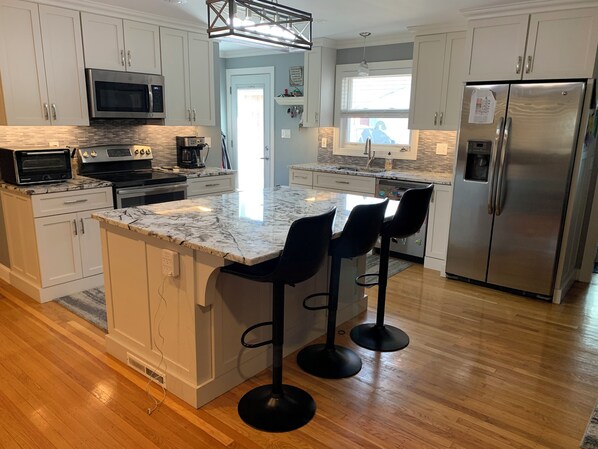 Fridge, microwave, oven, stovetop - Gorgeous house in Louisville, Kentucky, near Churchill Downs perfect for Derby! (Louisville)