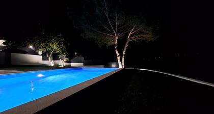 House in the countryside with heated pool 15 away from the beach