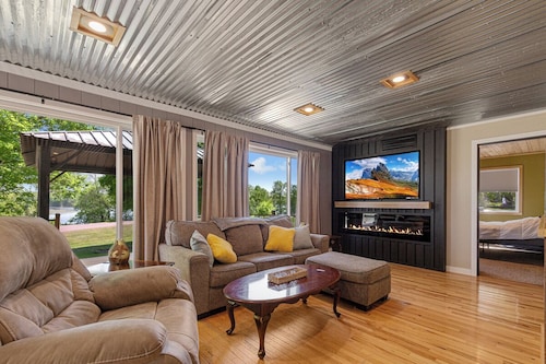 Lake Sakatah All Season Getaway Ice Fishing, Summer Fun and Hot Tub