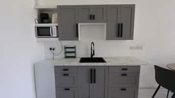 Luxury Suite, Pool View | Private kitchen