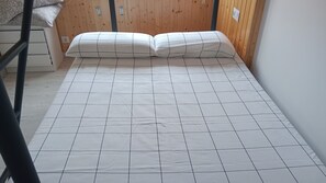 2 sovrum och sängkläder