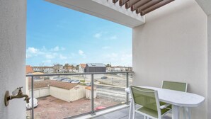 A balcony with a table and chairs, a view of a parking lot, and a building labeled "Residence." - Amazing apartment in La Tremblade with WiFi (La Tremblade)