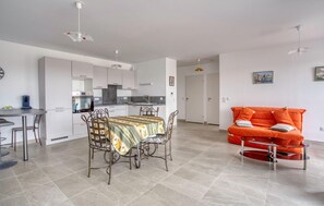 TV - Amazing apartment in La Tremblade with WiFi (La Tremblade)