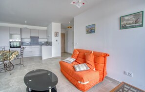 TV - Amazing apartment in La Tremblade with WiFi (La Tremblade)