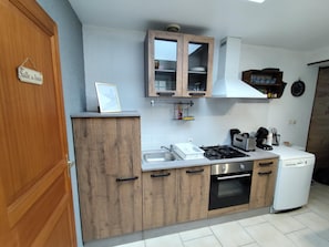Fridge, microwave, oven, stovetop - Chez Nanou 50 meters from the port!  Magnificent vacation home (Le Tréport)