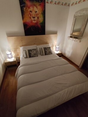2 bedrooms, iron/ironing board, travel cot, free WiFi