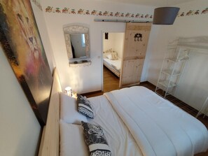 2 bedrooms, iron/ironing board, travel cot, free WiFi