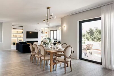 Luxury 3-BD condo with 80sqm balcony in Glifada