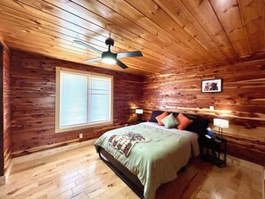 4 室のベッドルーム、WiFi (無料)、ベッドシーツ