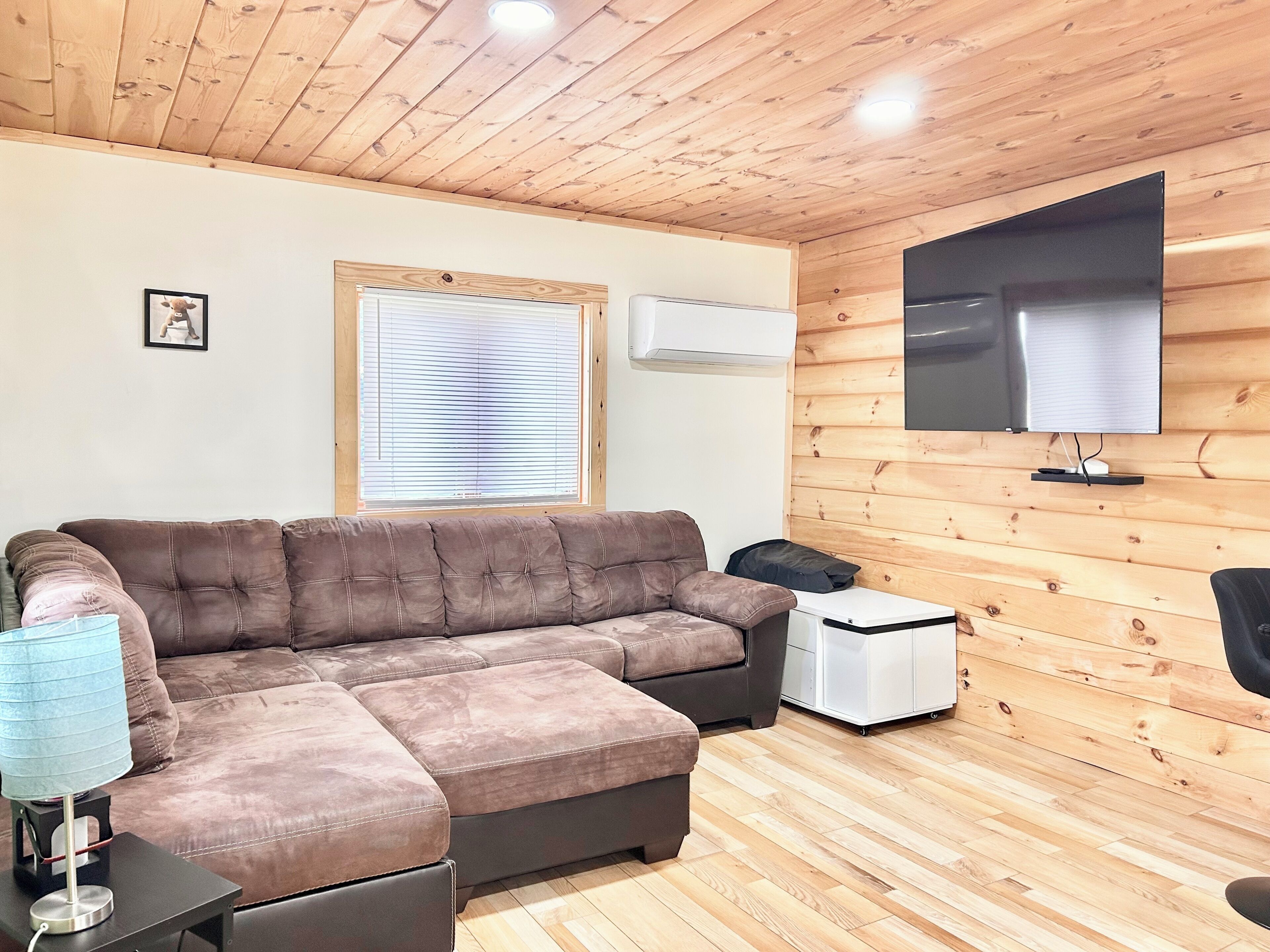 Private Spacious Cabin Retreat  Sleeps 17  3 Full Baths  Perfect For Groups - Crossville, TN