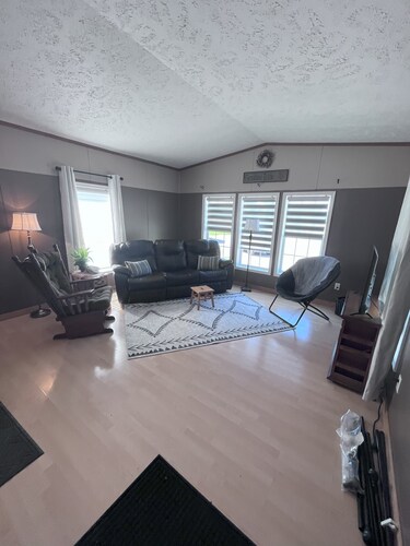 Cozy 3-bedroom home in  Allagash with WiFi, AC