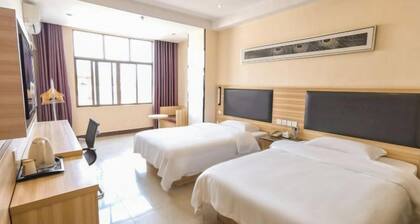 Pinshang Express Chain Hotel (Dongxing Guomen Port)