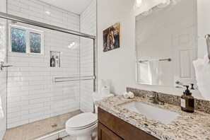 House, 2 Queen Beds, Balcony, Mountain View (Butler Flagstaff) | Bathroom | Designer toiletries, towels, toilet paper