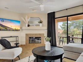 公寓式客房, 多张床, 阳台, 山景 (Kings Way #201 Fountain Hills) | 起居区 | 壁炉、MP3 基座