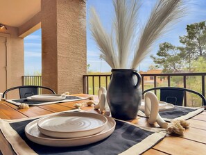 Condo, nhiều giường, ban công, quang cảnh núi (Kings Way #201 Fountain Hills) | Khu vực ăn uống tại phòng