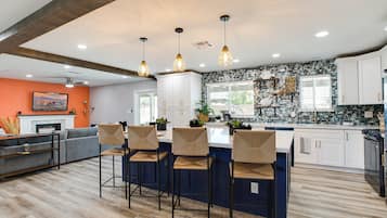 House, Multiple Beds, Patio, City View (Laurel Gilbert) | Private kitchen