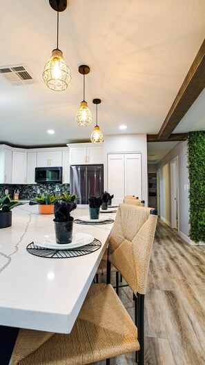House, Multiple Beds, Patio, City View (Laurel Gilbert) | In-room dining